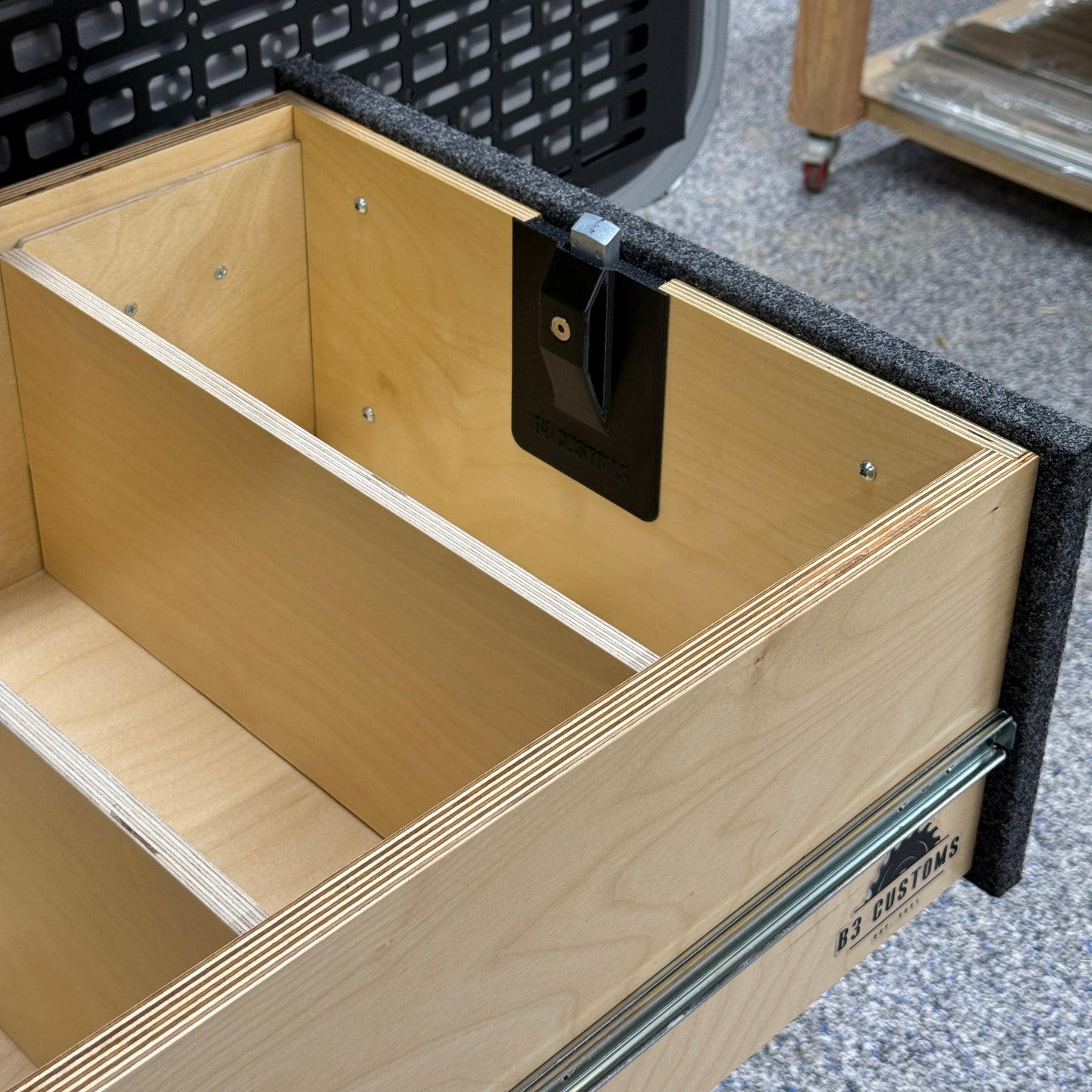 03-09 GX470 Drawer System