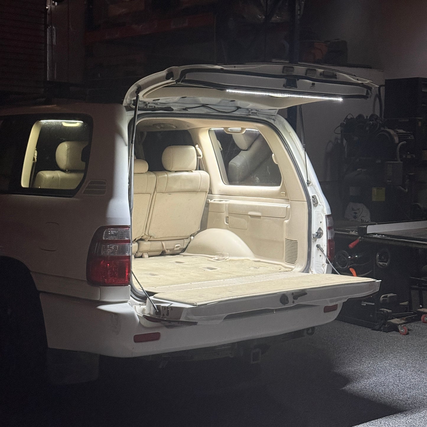 100 Series Land Cruiser / LX470 Cargo Light Kit